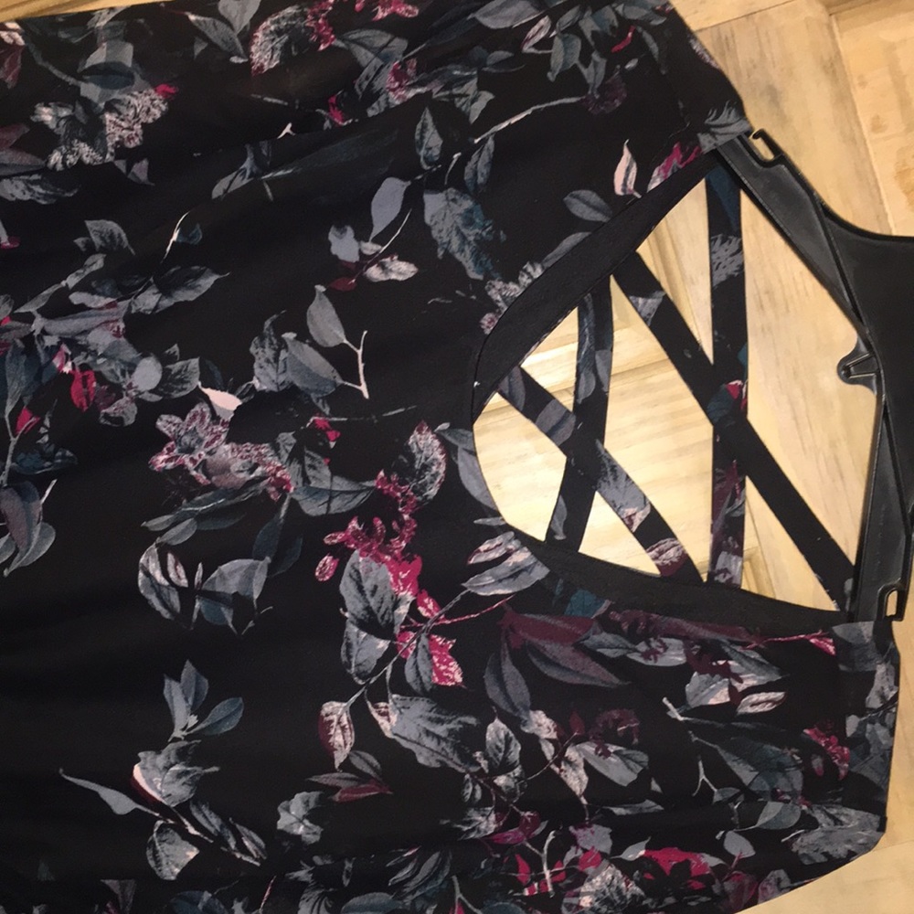 Black floral cross cross - Picture 2 of 5